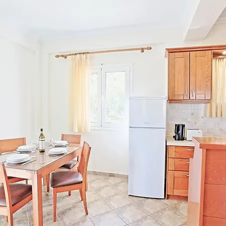 Katerina House קלאמי